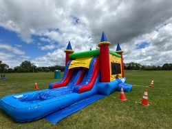 3eea13b3 f560 4787 9bf5 83966eccaf01 1721157685 Dual Castle Bounce House W/Slide